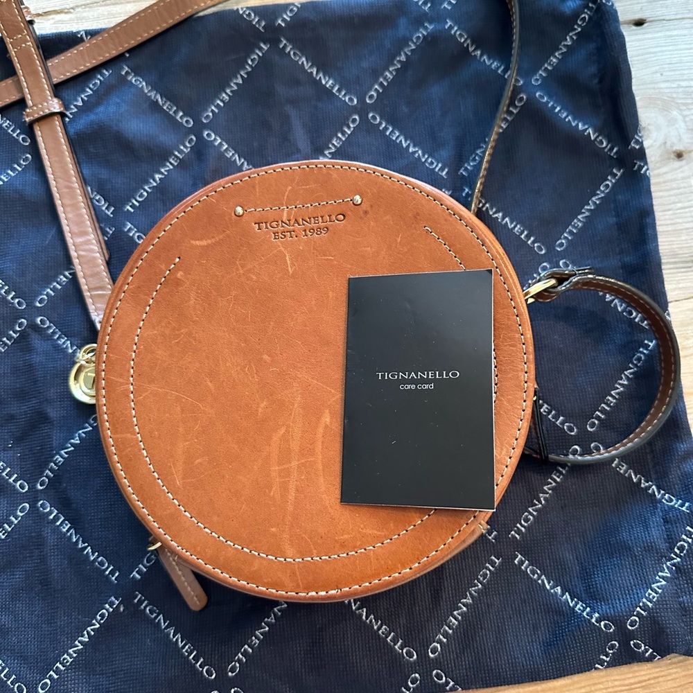 Small round Tignanello purse